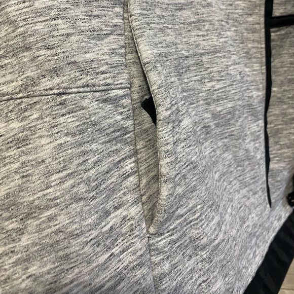 Lululemon hoodie - size 8 - Picture 4 of 6